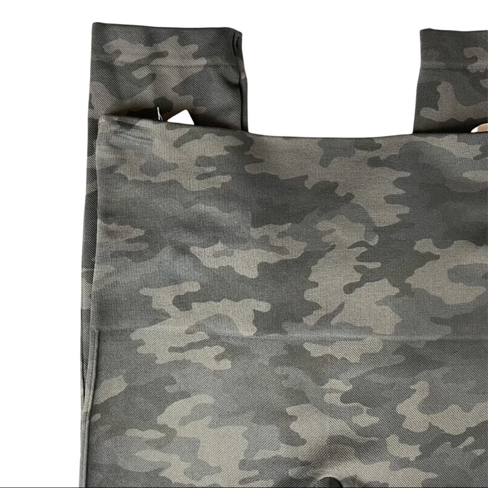 Spanx Cropped Look At Me Now Seamless Leggings in Sage Camo SZ Large - Picture 11 of 12